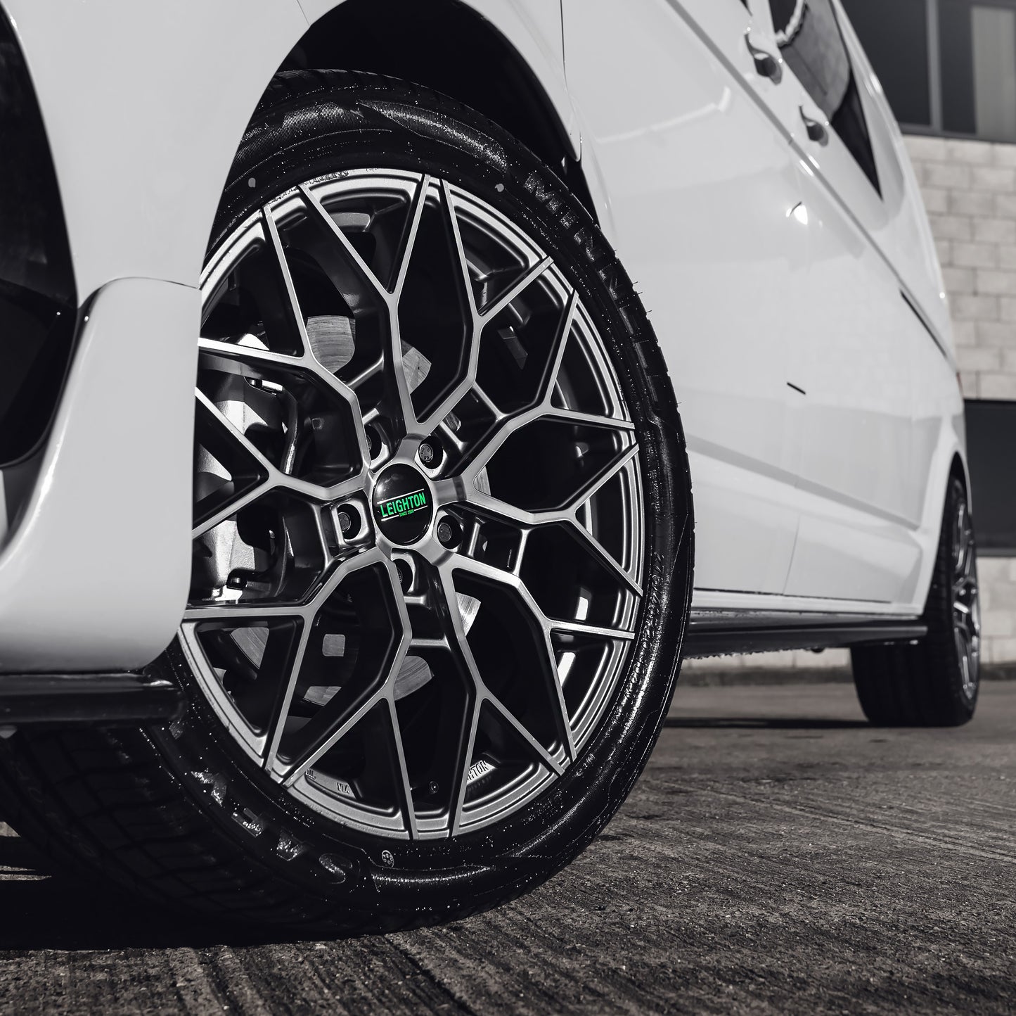 LV-2 Gunmetal & Polished Face Alloy Wheels 8.5"