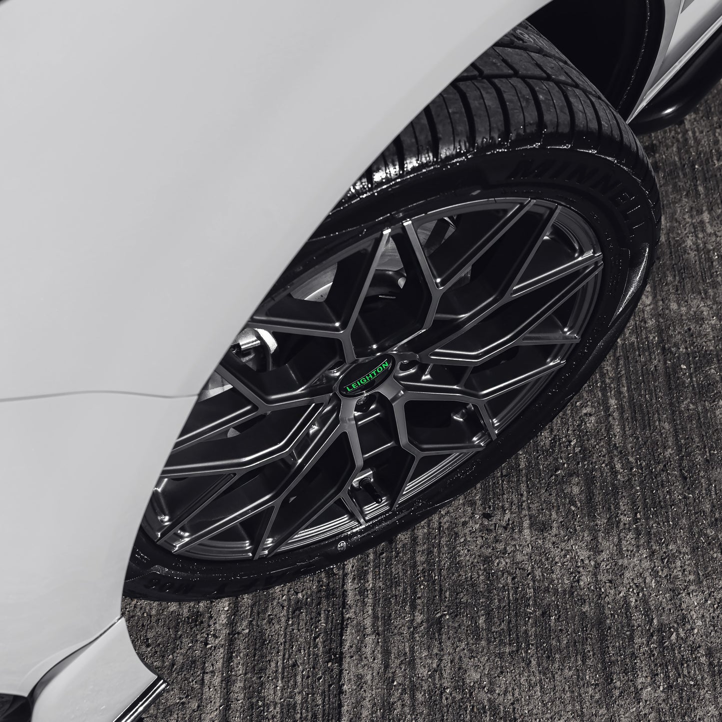 LV-2 Gunmetal & Polished Face Alloy Wheels 8.5"