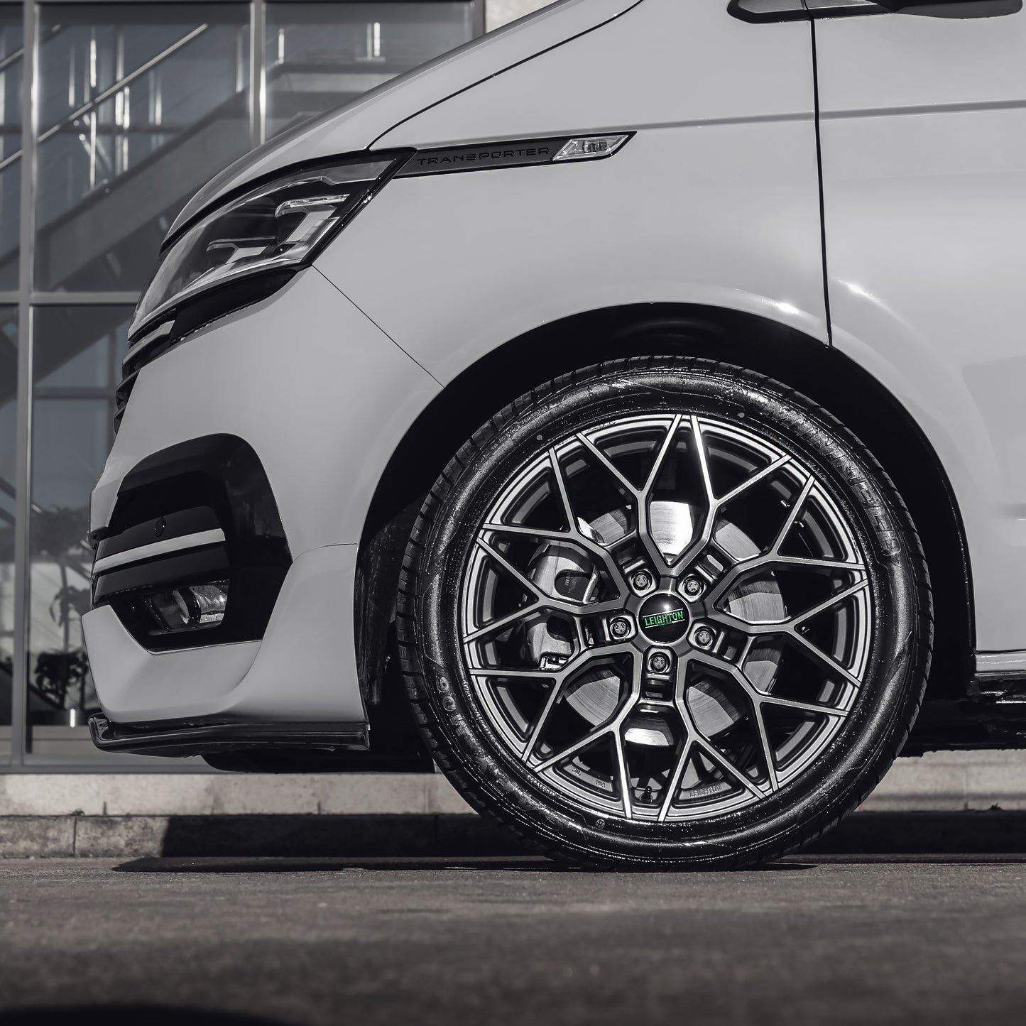 LV-2 Gunmetal & Polished Face Alloy Wheels 8.5"