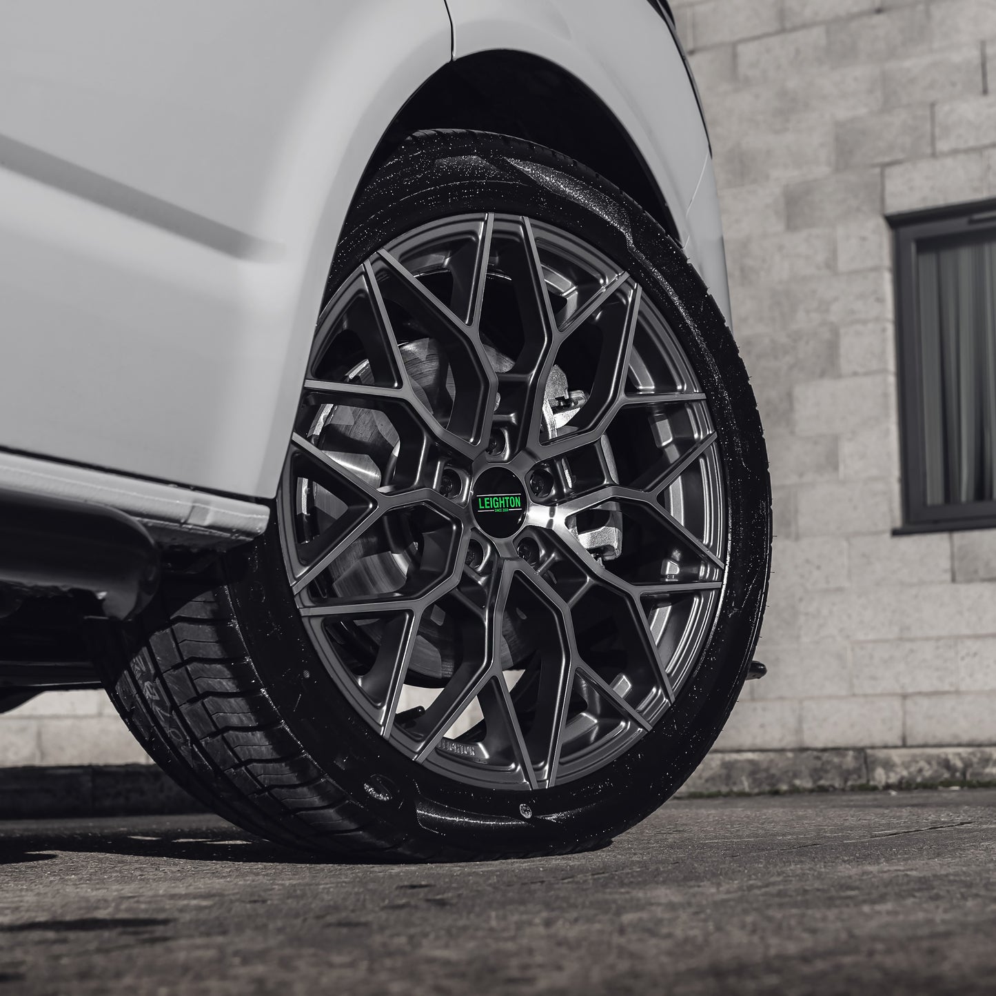 LV-2 Gunmetal & Polished Face Alloy Wheels 8.5"
