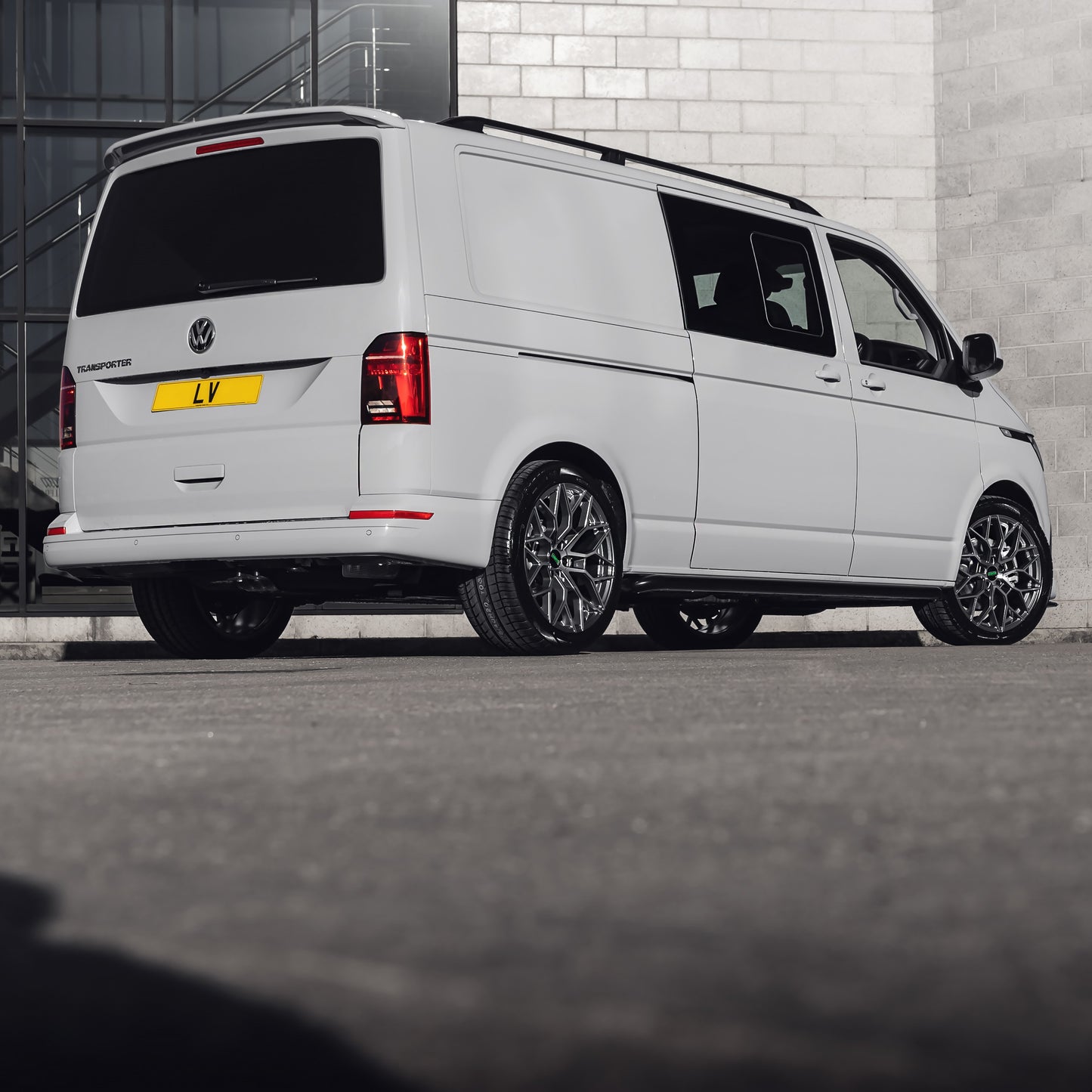 LV-2 Gunmetal & Polished Face Alloy Wheels 8.5"