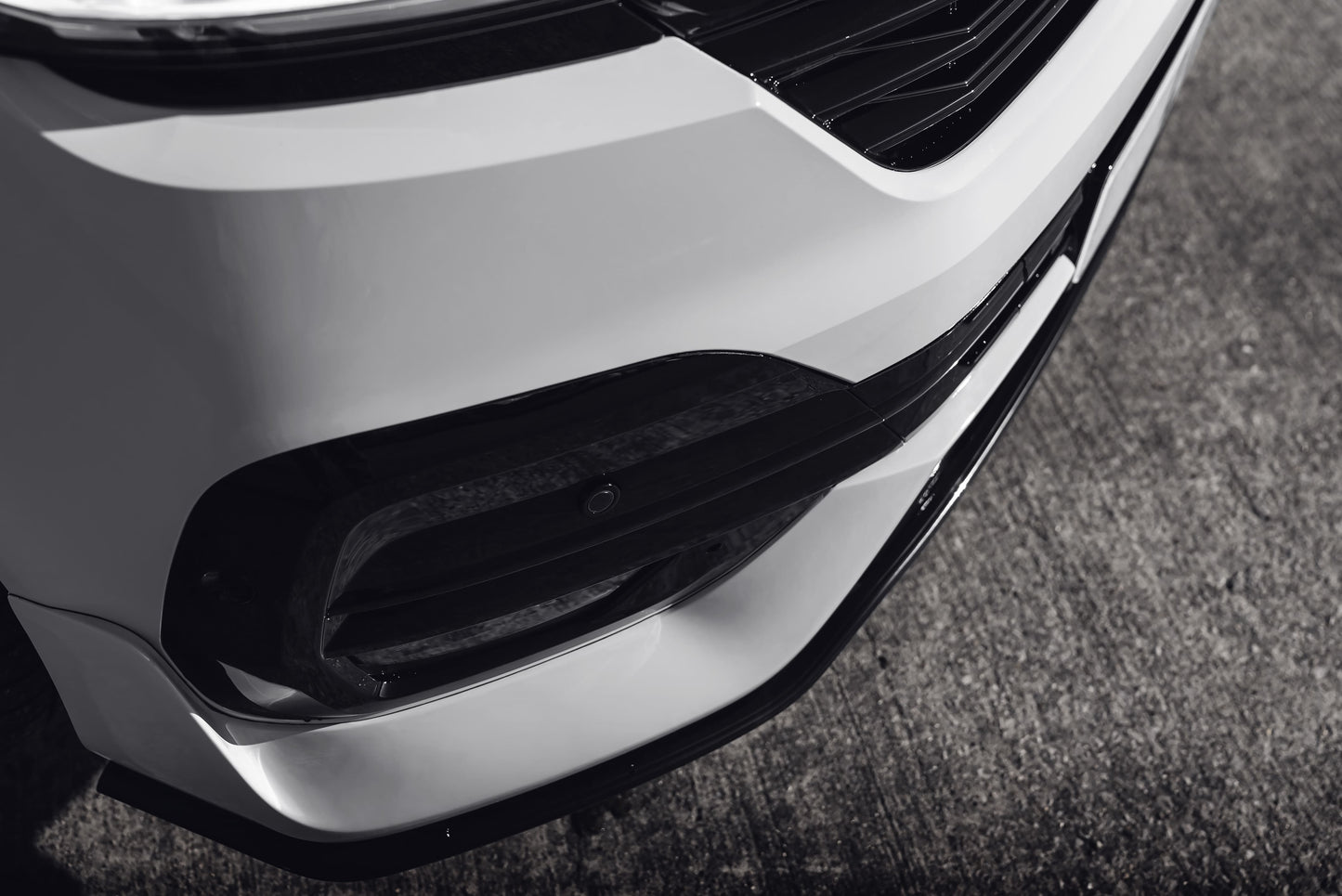 Gloss Black Lower Grille/Inserts ( VW T6.1)