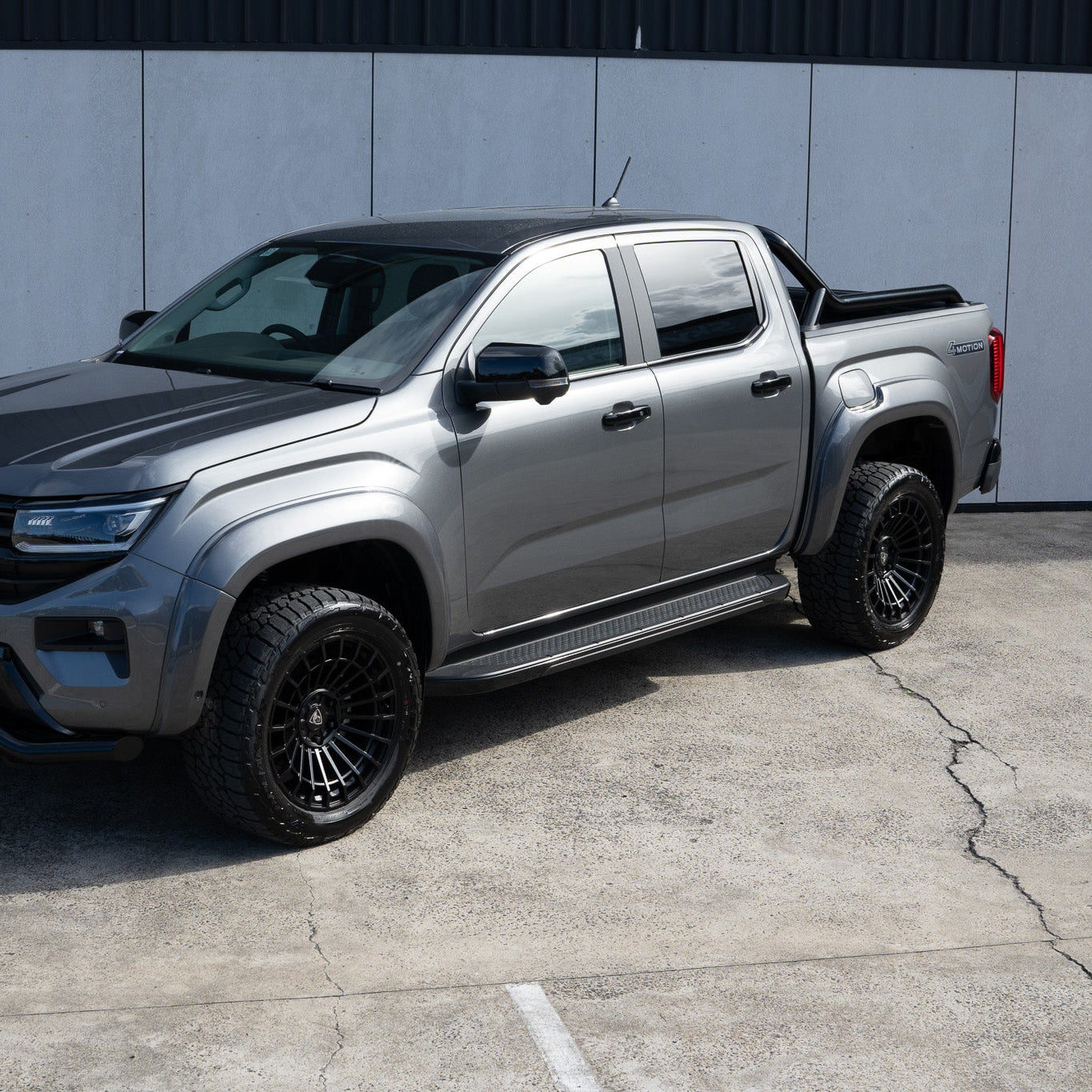 VW Amarok 2023 - Predator Flares Dark Grey
