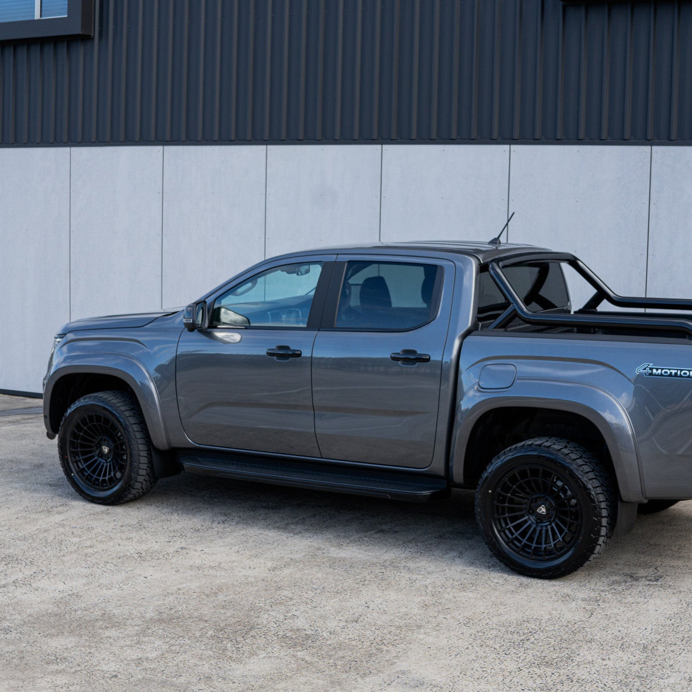 VW Amarok 2023 - Predator Flares Dark Grey
