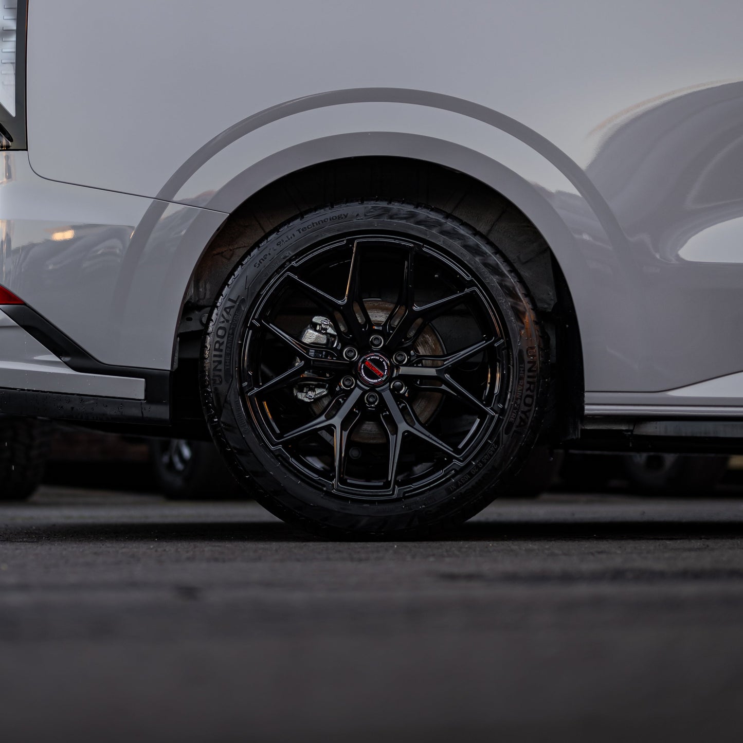 LV-T1 Gloss Black
