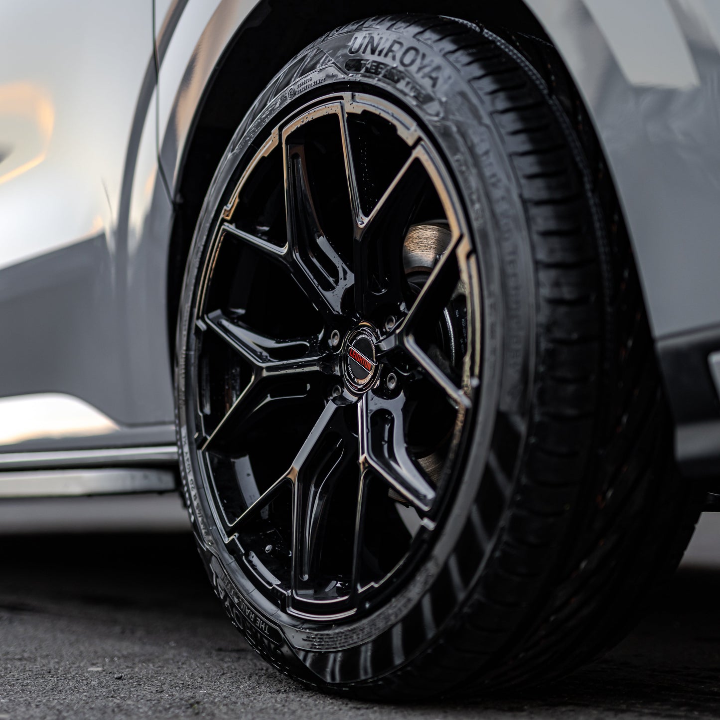 LV-T1 Gloss Black