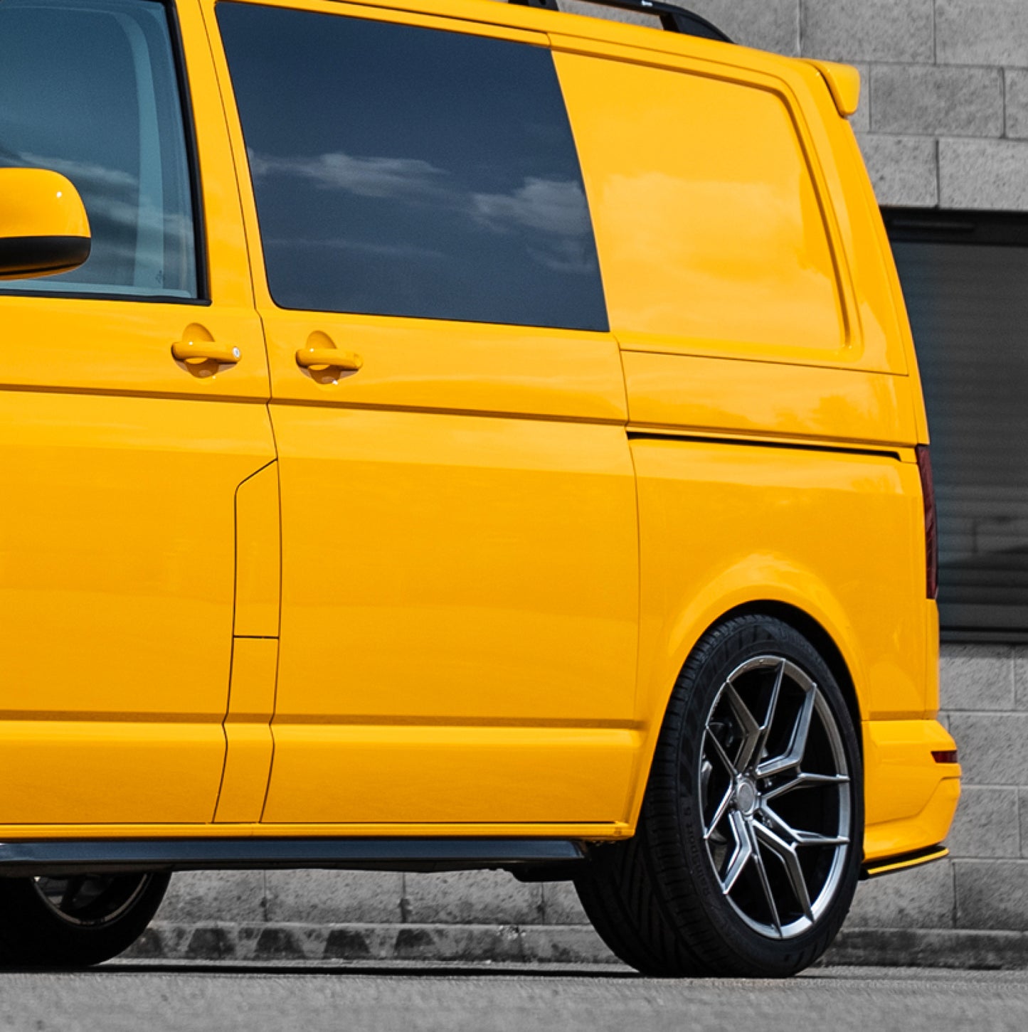 Trapezoid Side Bars (VWT5 to T6.1) SWB Matte Black