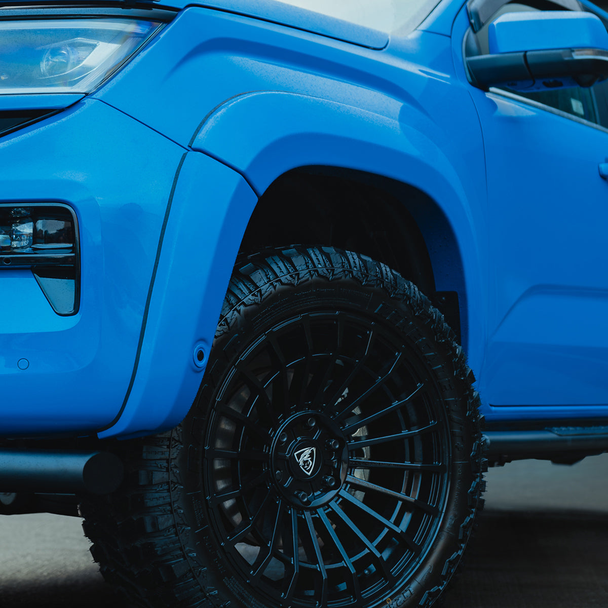 VW Amarok 2023 - Predator Flares Bright Blue