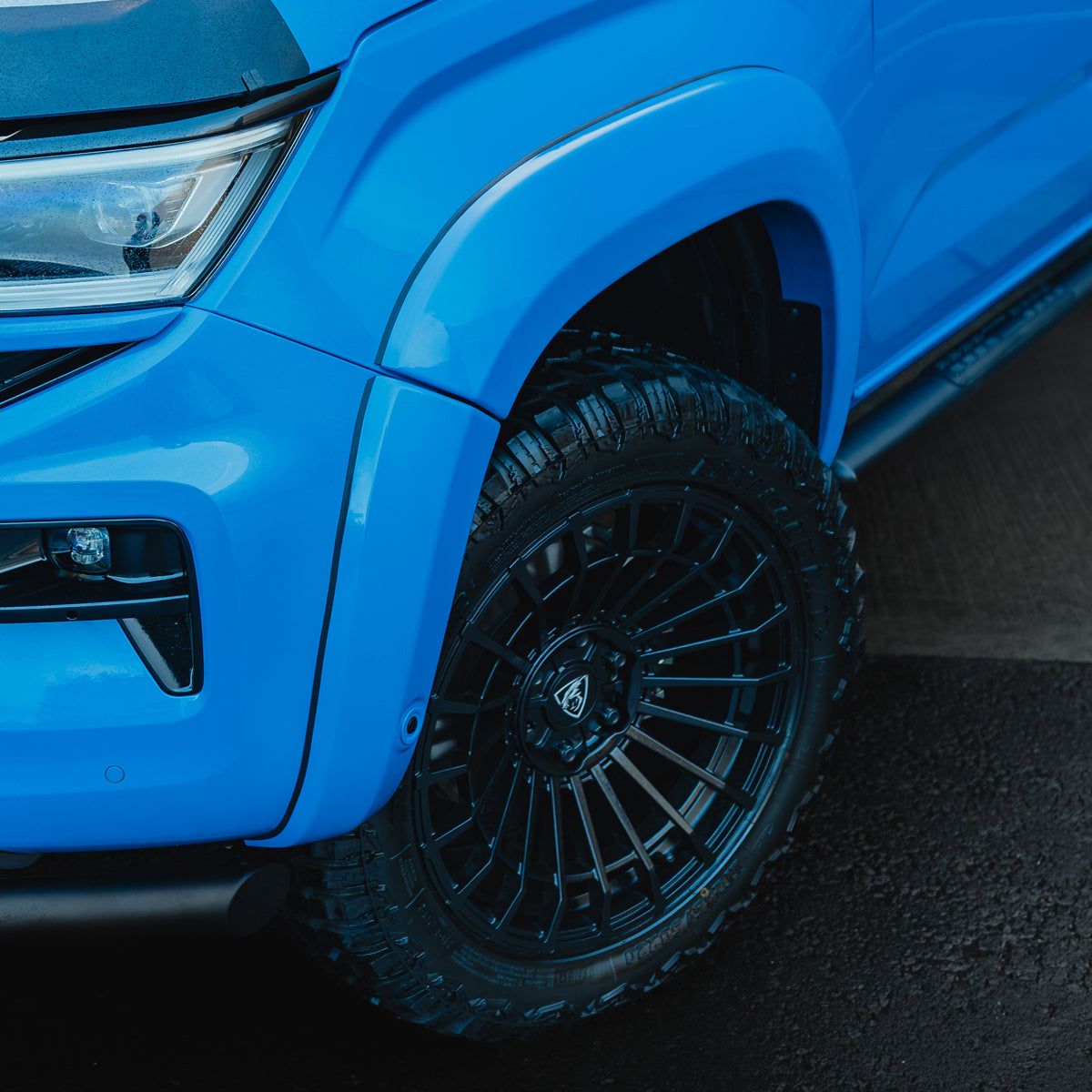 VW Amarok 2023 - Predator Flares Bright Blue