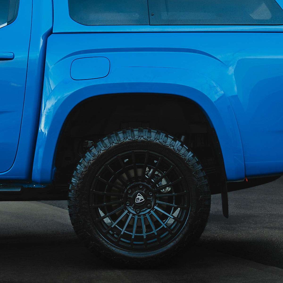 VW Amarok 2023 - Predator Flares Bright Blue