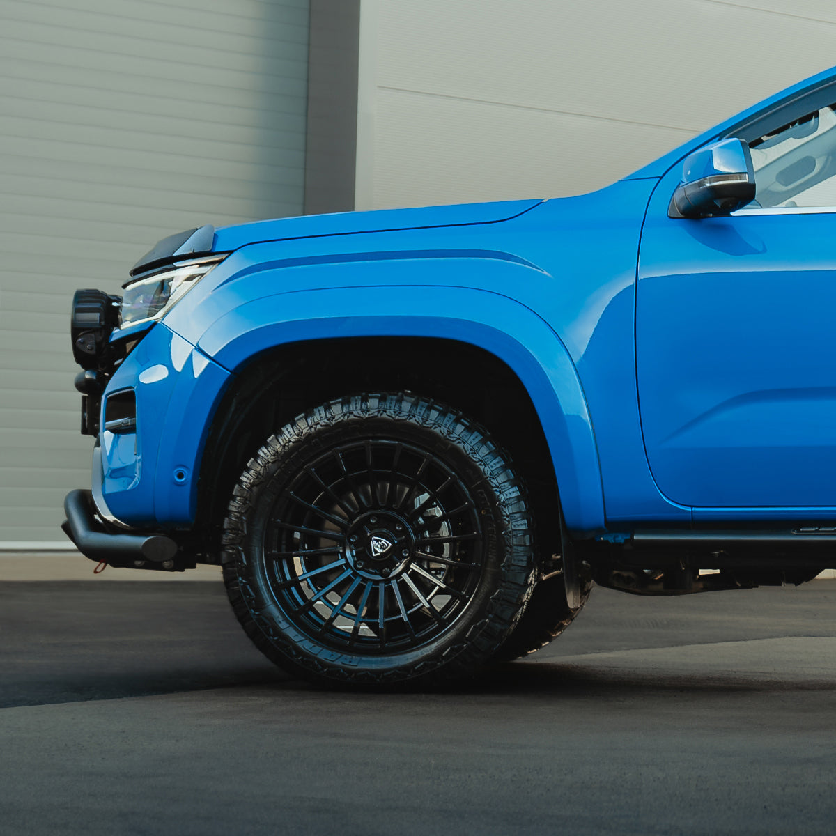 VW Amarok 2023 - Predator Flares Bright Blue