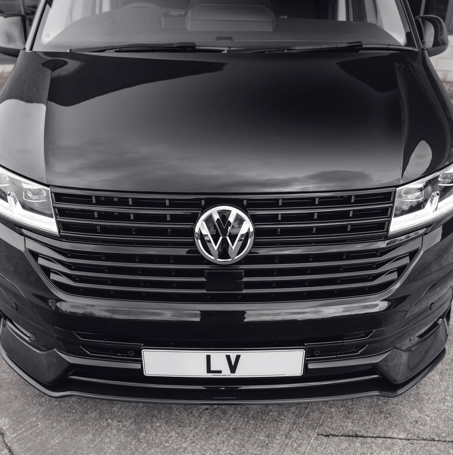 Gloss Black Badged Grille ( VW T6.1)