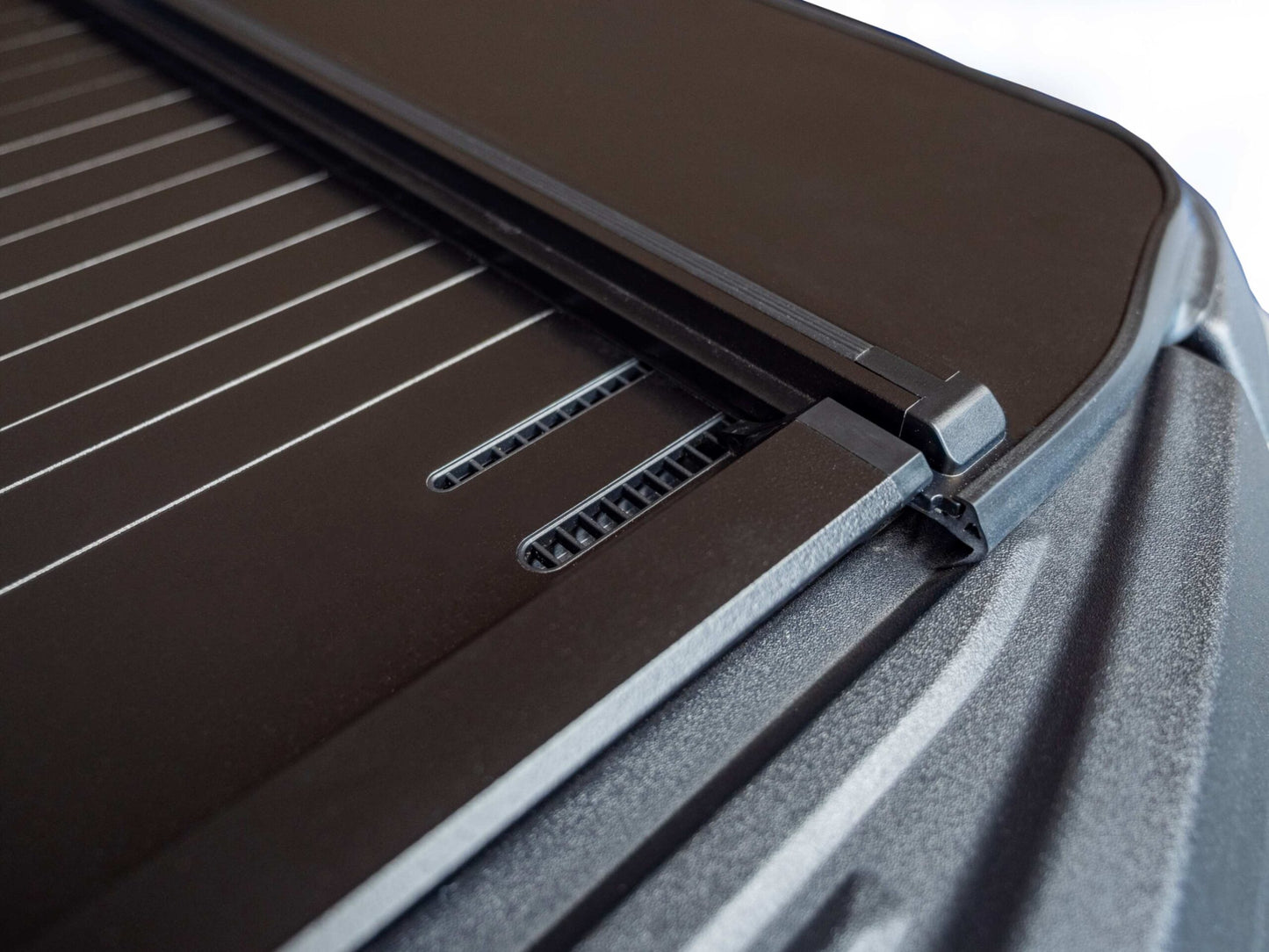Amarok Roll R Cover by HSP Suits Sports Bar
